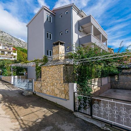 Apartments Kristina أوميس المظهر الخارجي الصورة