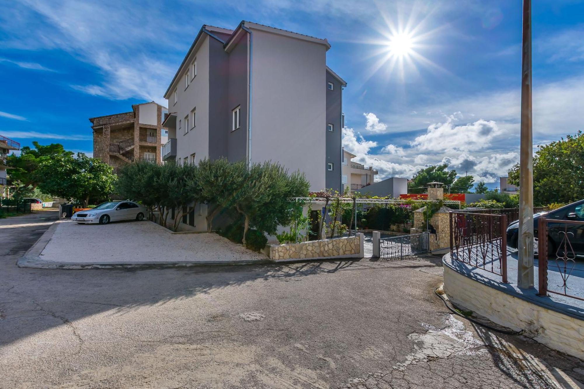 Apartments Kristina أوميس المظهر الخارجي الصورة