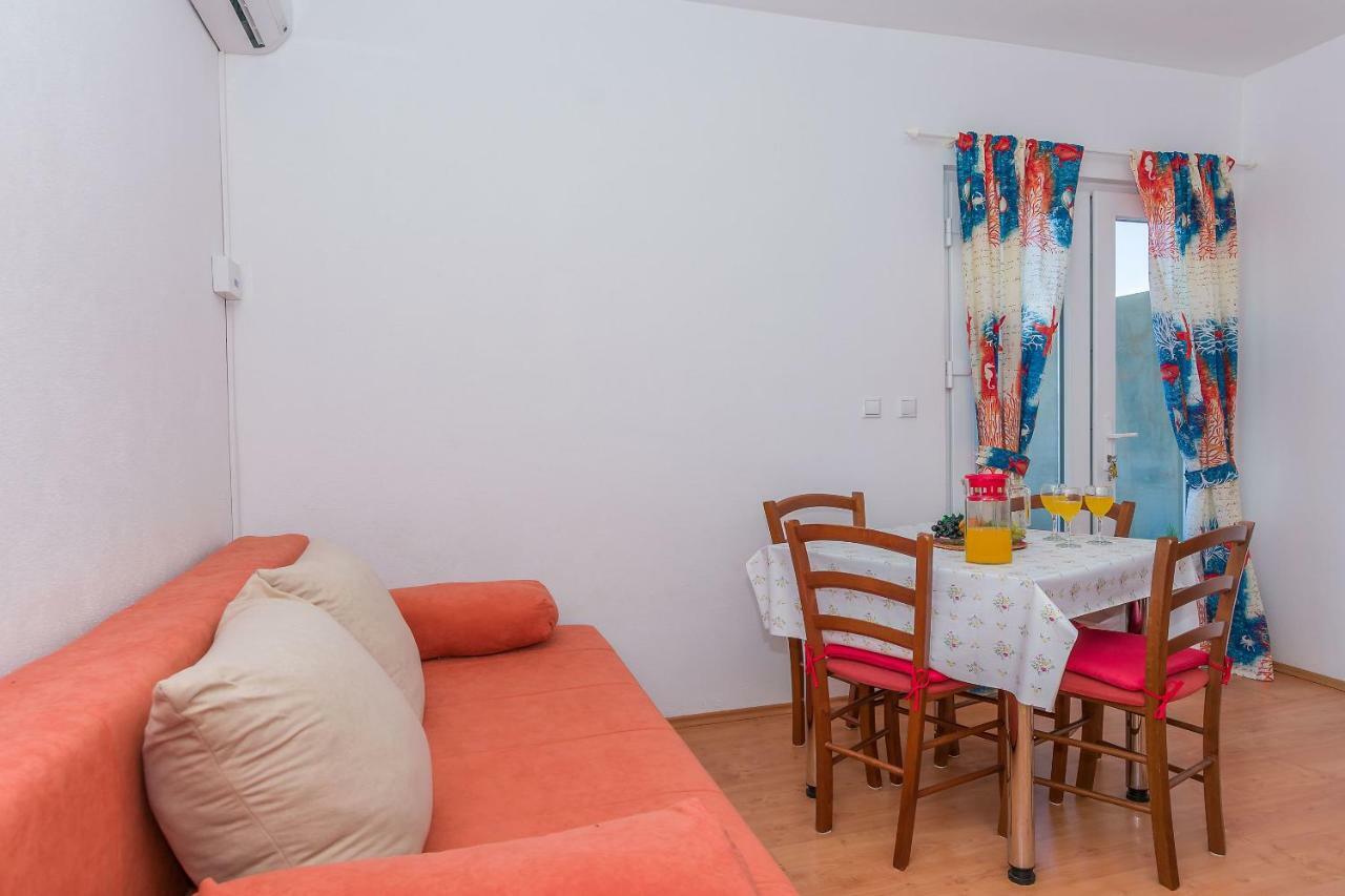 Apartments Kristina أوميس المظهر الخارجي الصورة