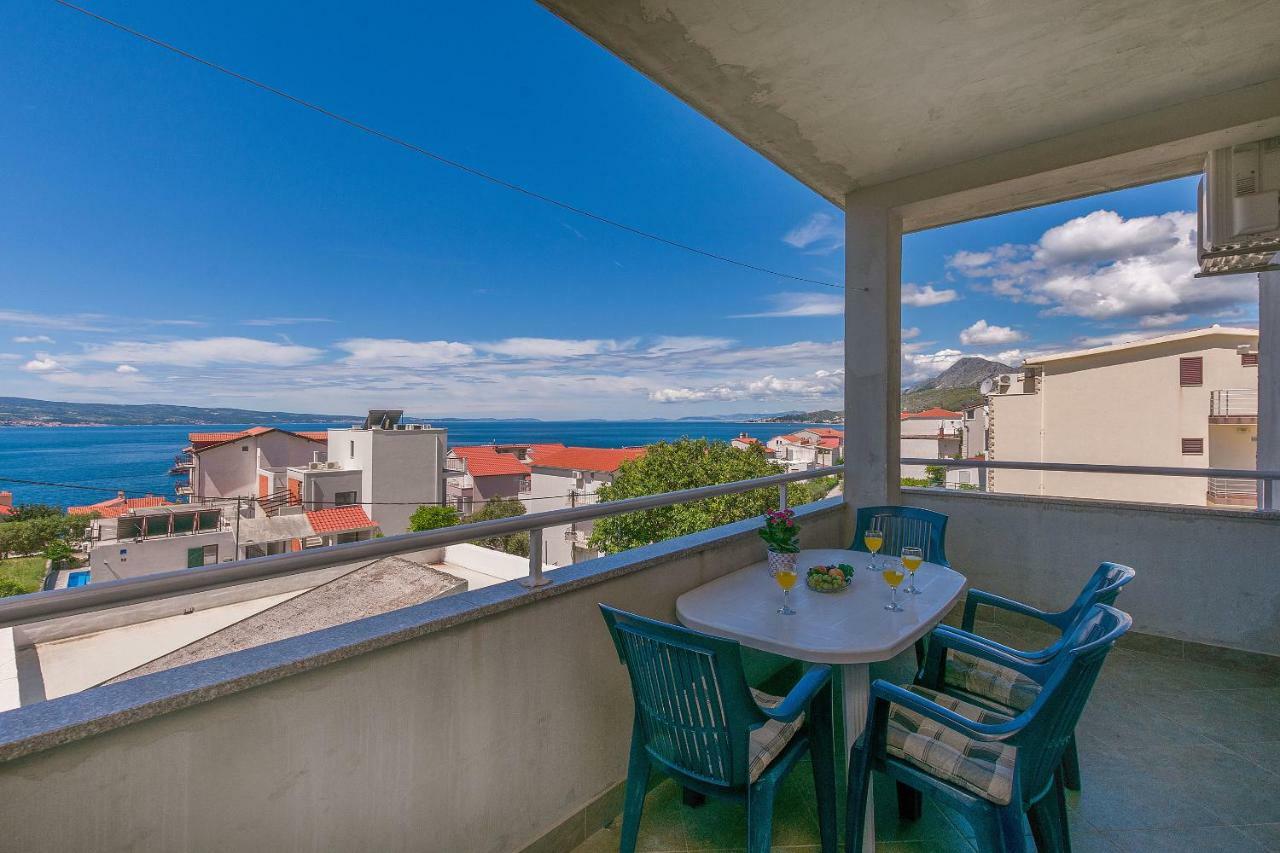 Apartments Kristina أوميس المظهر الخارجي الصورة