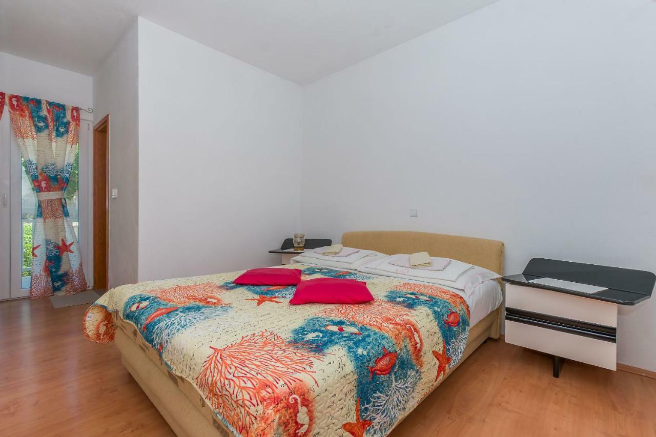 Apartments Kristina أوميس المظهر الخارجي الصورة