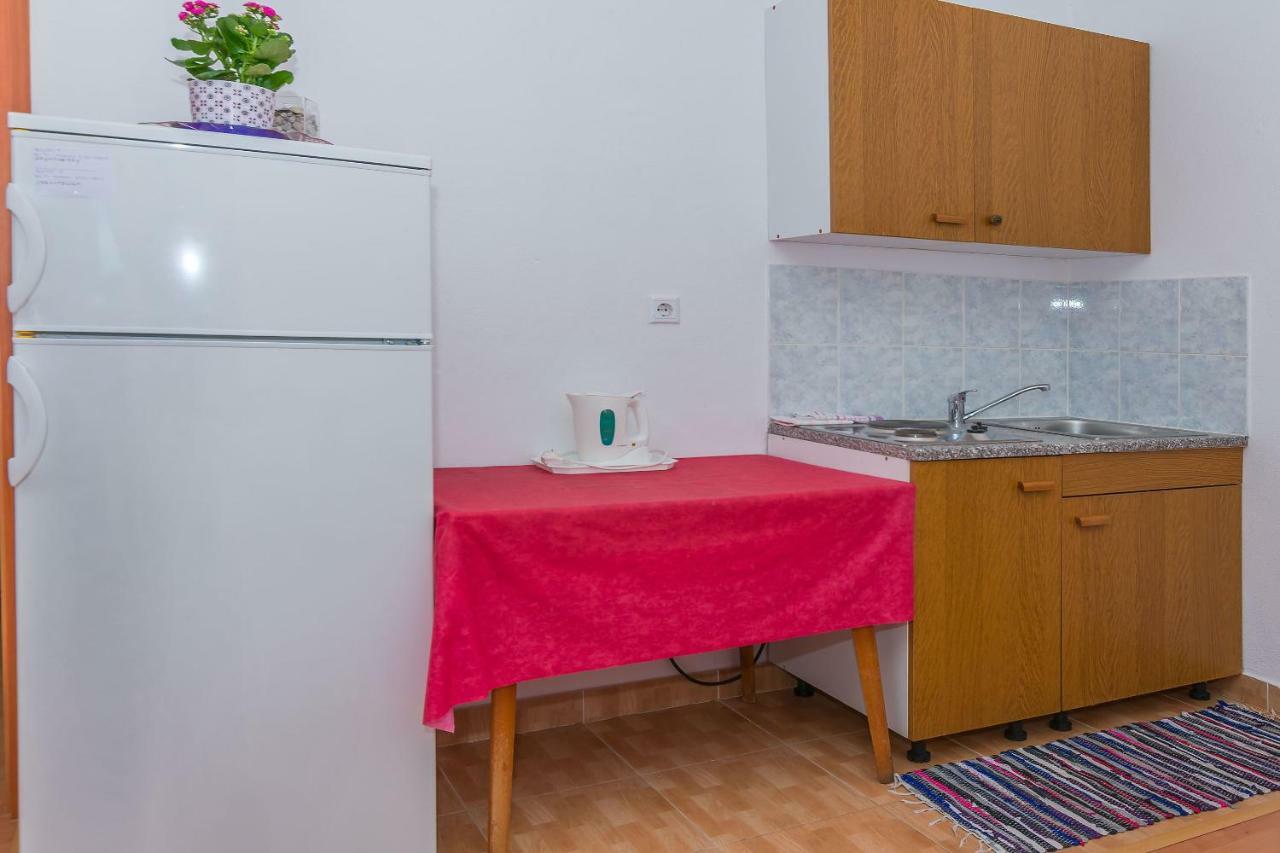 Apartments Kristina أوميس المظهر الخارجي الصورة