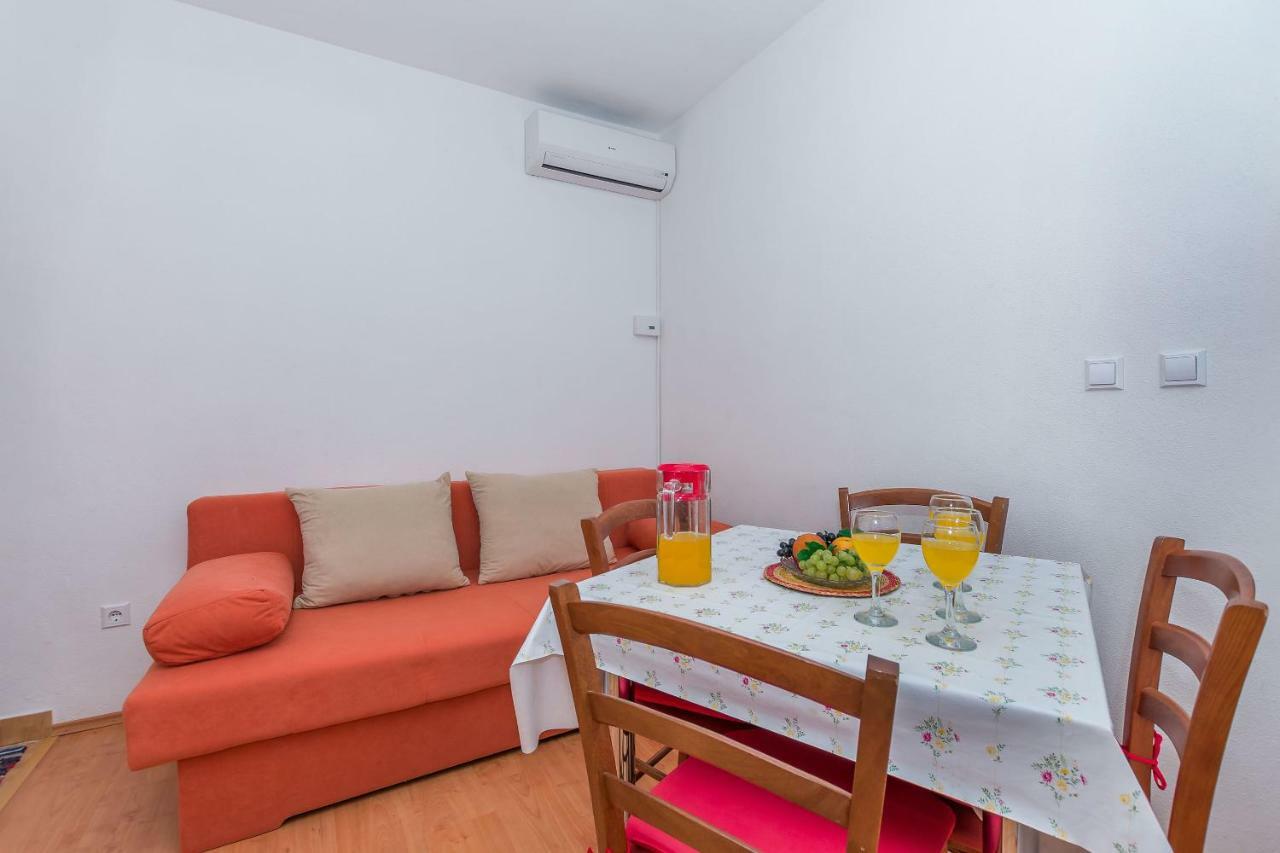 Apartments Kristina أوميس المظهر الخارجي الصورة