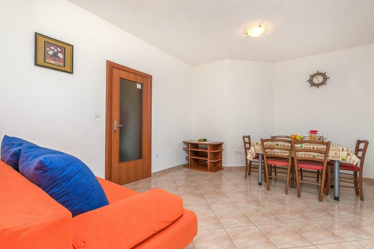Apartments Kristina أوميس المظهر الخارجي الصورة