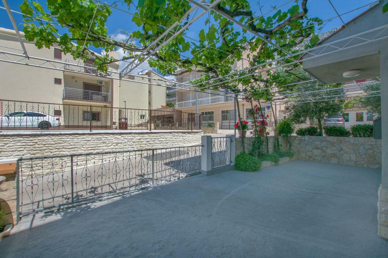 Apartments Kristina أوميس المظهر الخارجي الصورة