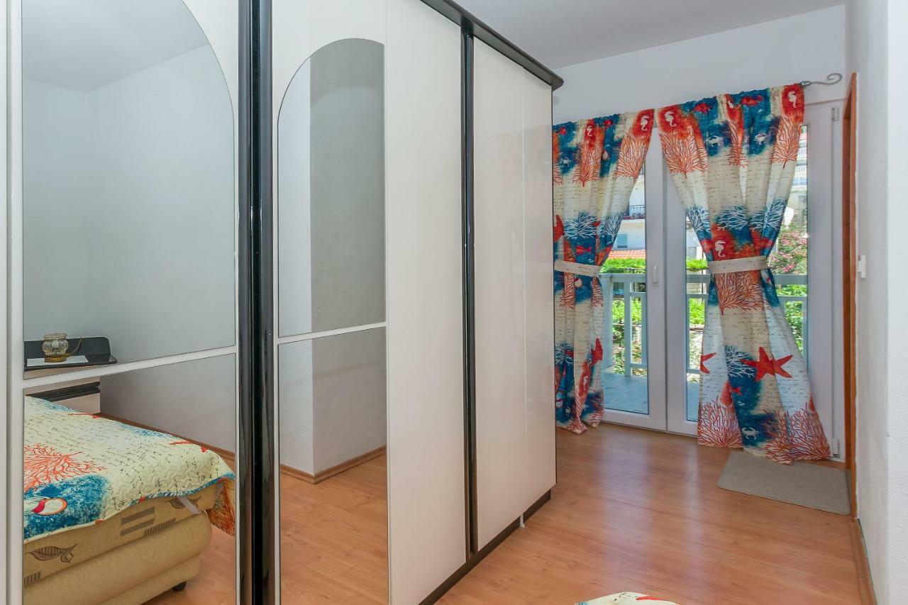 Apartments Kristina أوميس المظهر الخارجي الصورة