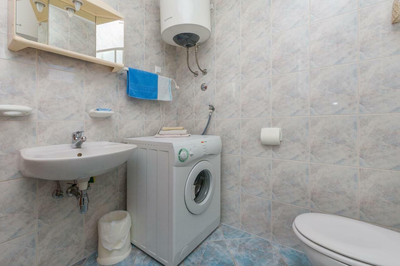 Apartments Kristina أوميس المظهر الخارجي الصورة