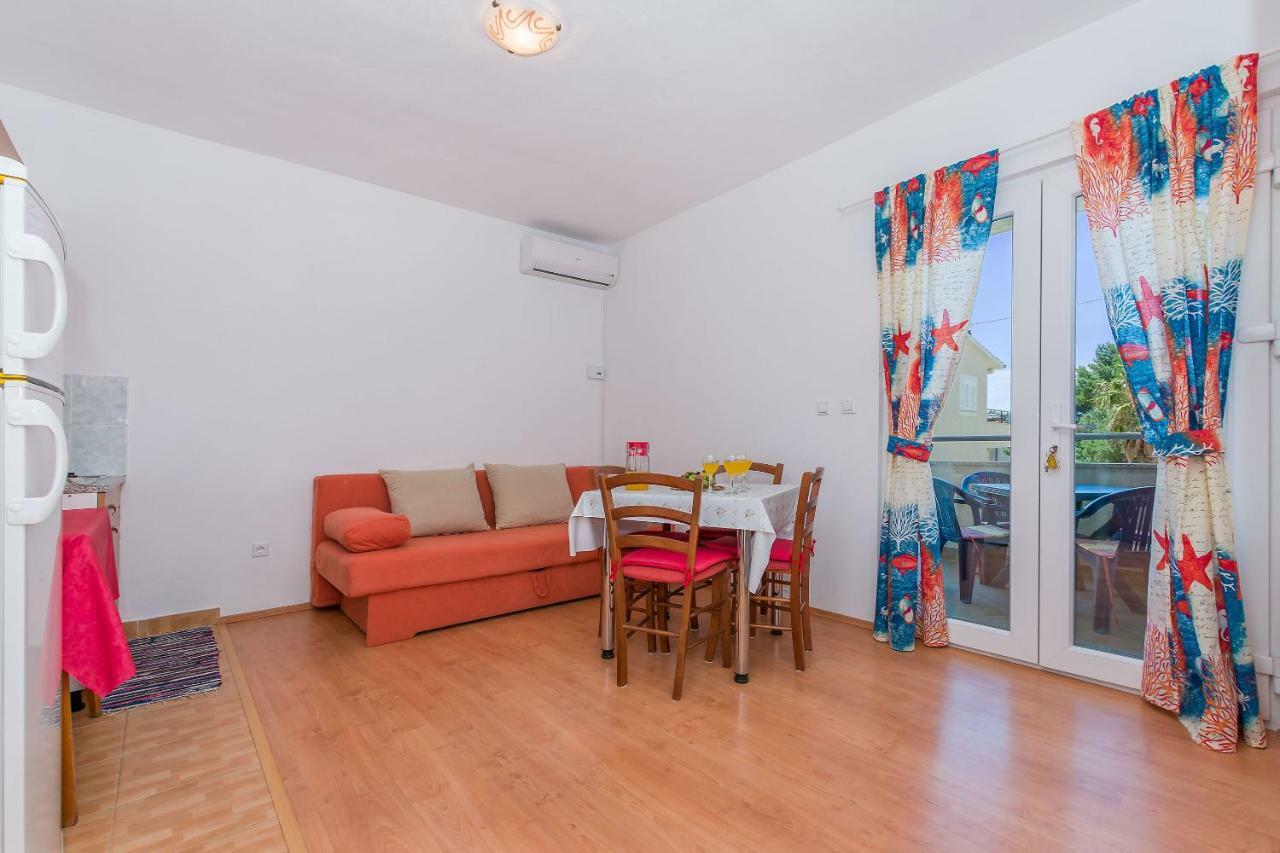 Apartments Kristina أوميس المظهر الخارجي الصورة
